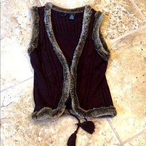 Fur lined small vest • Gently loved ❤️